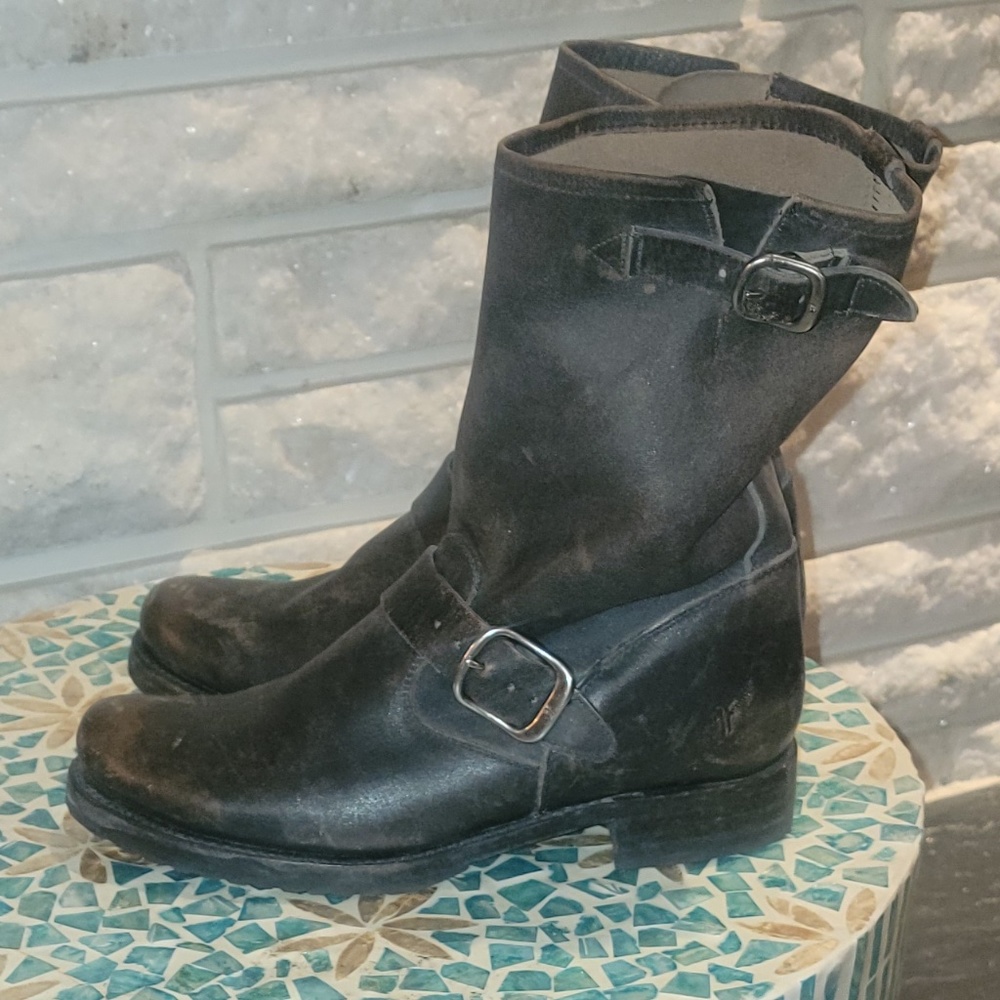 FRYE Veronica Distressed Dark Brown Size 9 🤎